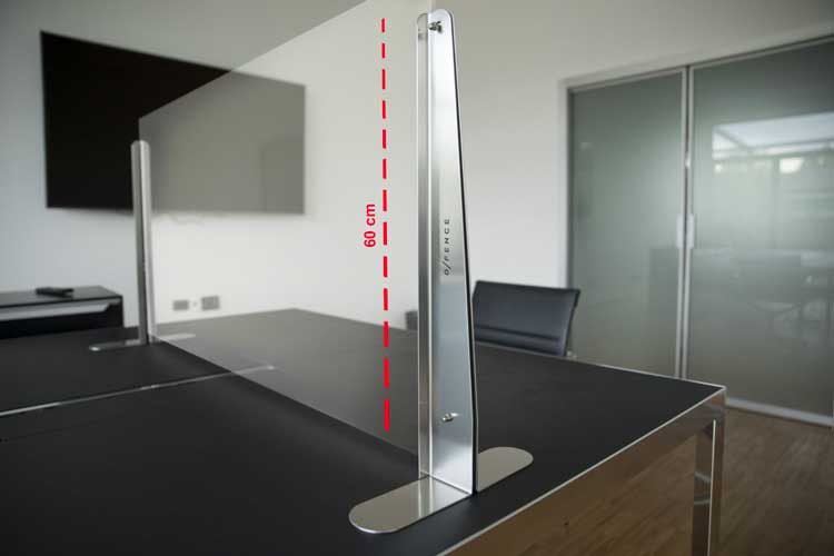 Misure anti-Covid: i pannelli di vetro che separano le postazioni di lavoro sulle scrivanie a Coworking Milano Bicocca16